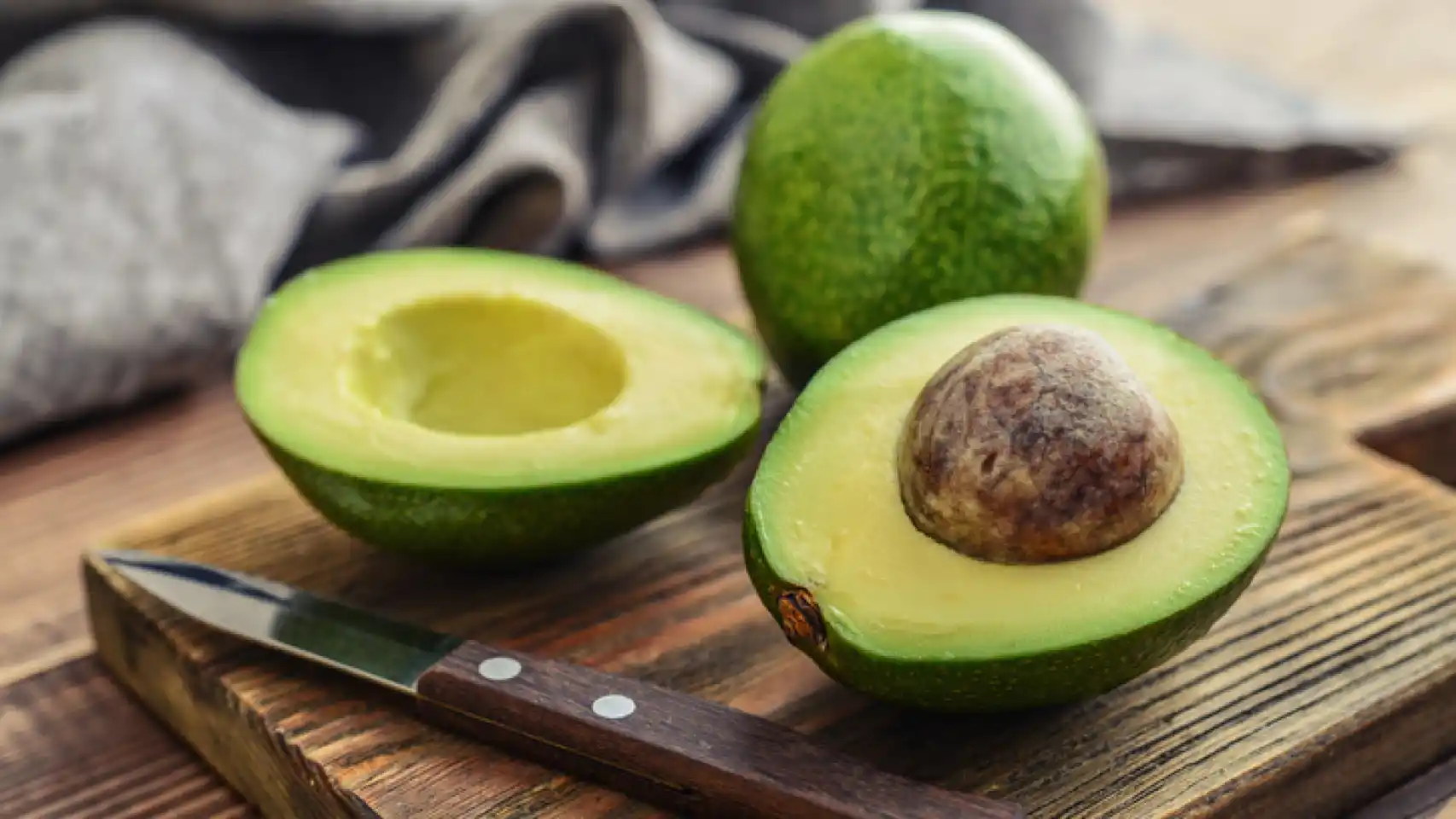 ¿Cuál es la mejor forma de preservar aguacates para disfrutarlos más tiempo?