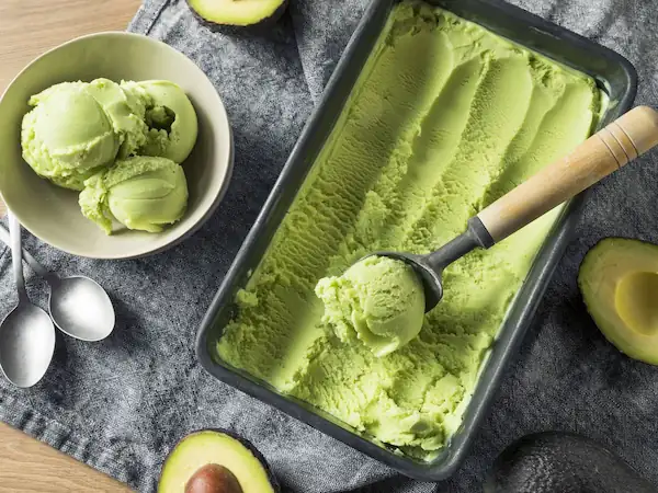 ¿Es posible utilizar aguacate como ingrediente principal en postres sin alterar la textura?